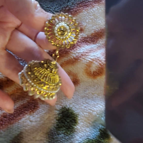 Jewelry - Picture 8 of 9